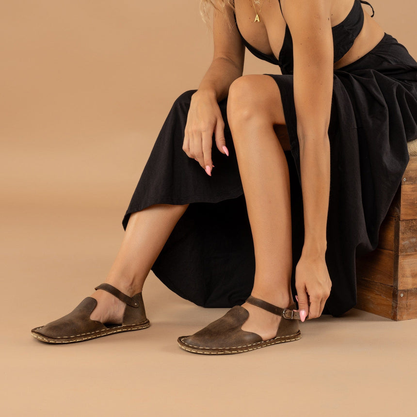 Barfußsandalen mit geschlossener Zehenpartie in Kaffeebraun