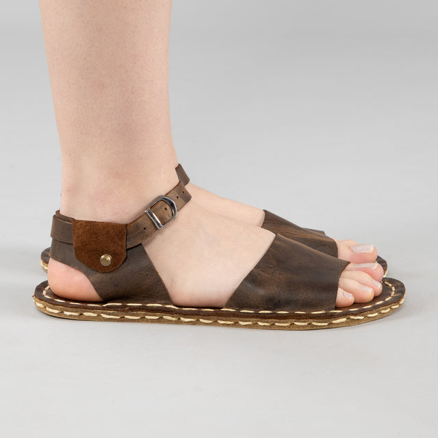 Kaffeebraune Barfußsandalen mit offener Spitze