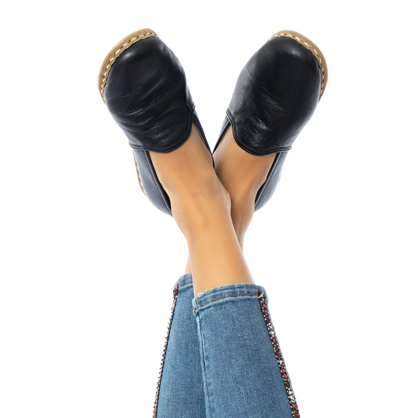 Clearance - Women's Wrinkled Black Slip On Shoes