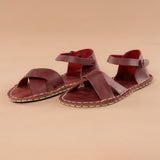 Rote, überkreuzte Barfußsandalen