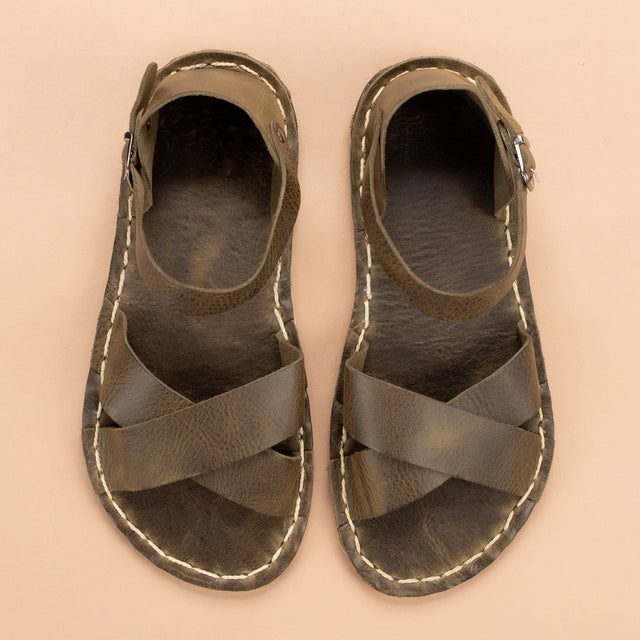 Grüne Criss-Cross-Barfußsandalen