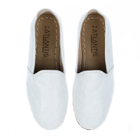 Faltige weiße Slip-On-Schuhe für Damen