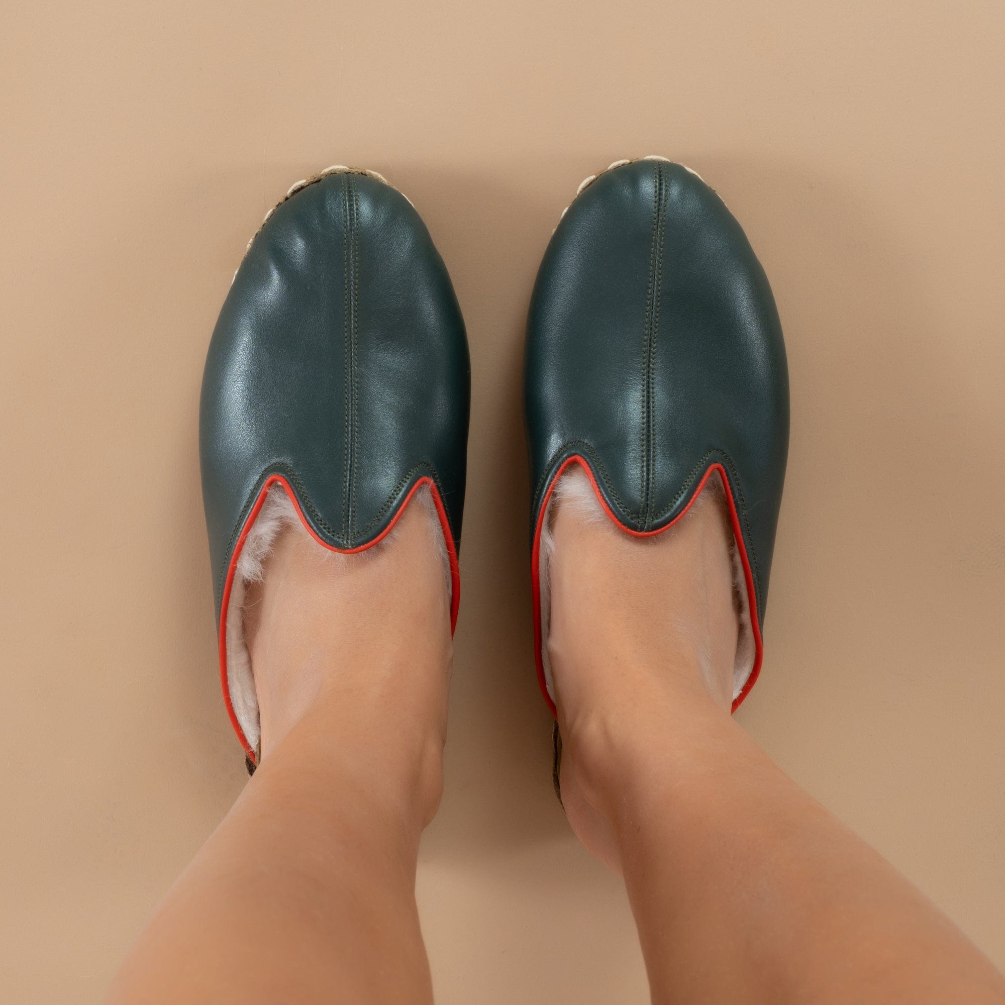 Dunkelgrüne Hausschuhe für Damen